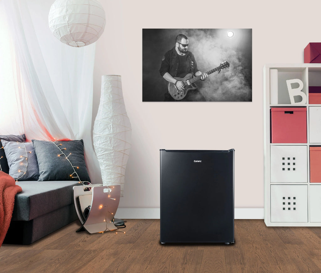 Black 2.7 Cu ft Single Door Mini Fridge Q7848