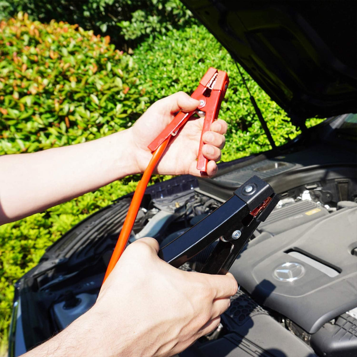 Heavy Duty Jumper Cables 1 Gauge x 25 FT 900Amp with Carry Bag and Safety Gloves R586272