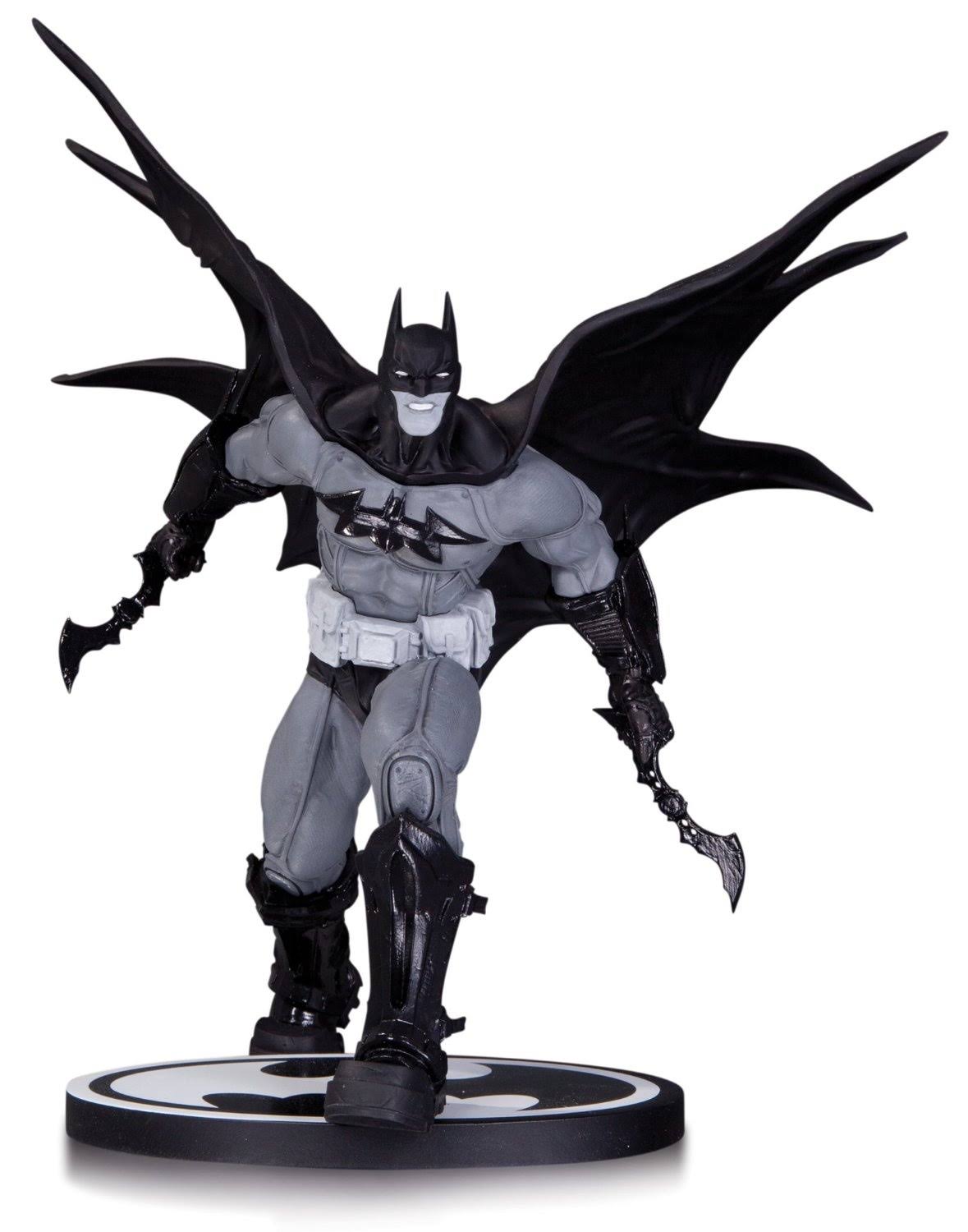 Black and White Statue X339