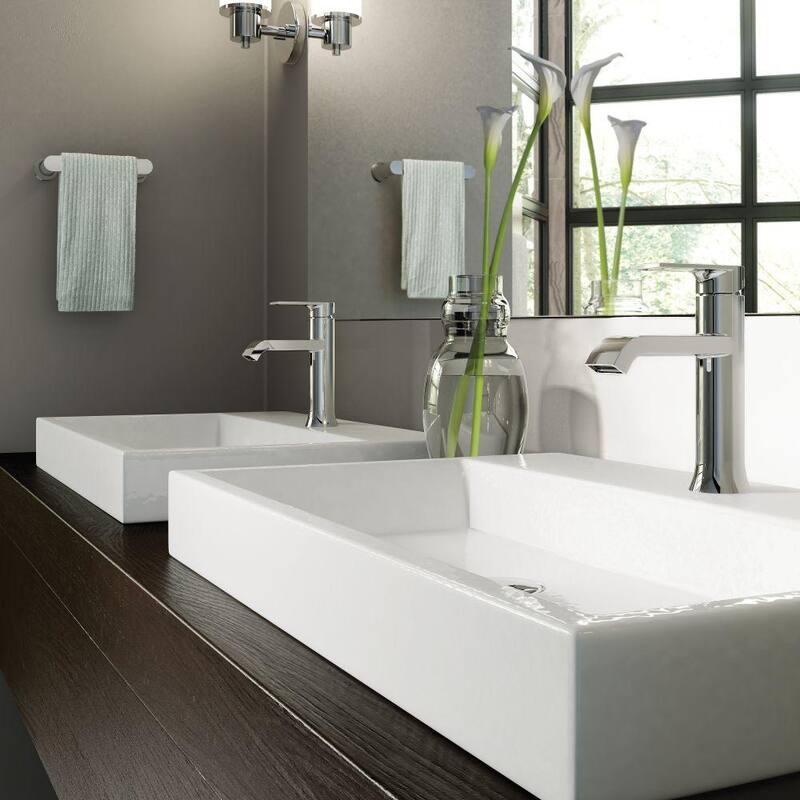 Single Handle Single Hole Bathroom Faucet in Chrome D63390