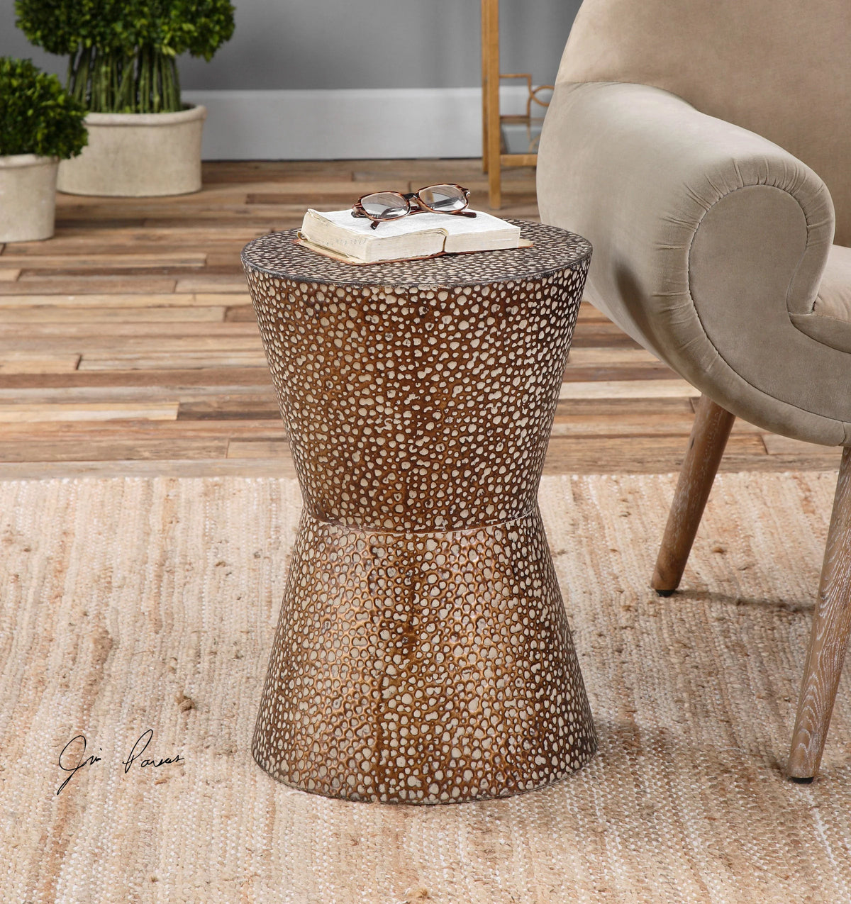 19.88 inch Drum Shaped Accent Table W125135