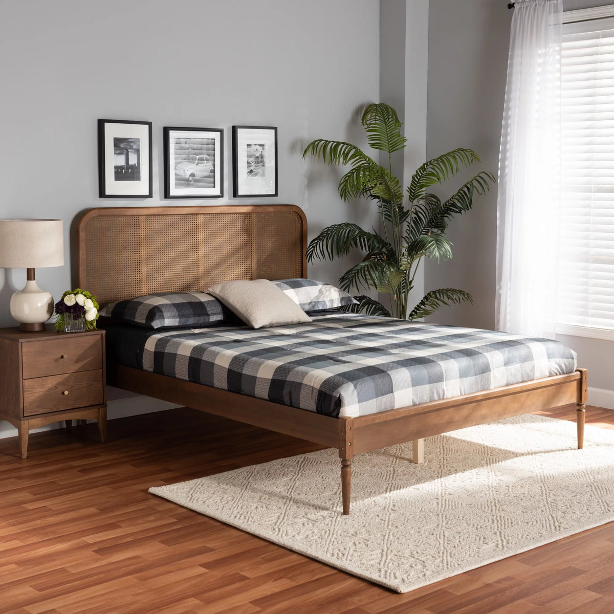 Walnut Brown Wood and Synthetic Rattan Queen Size Platform Bed D877