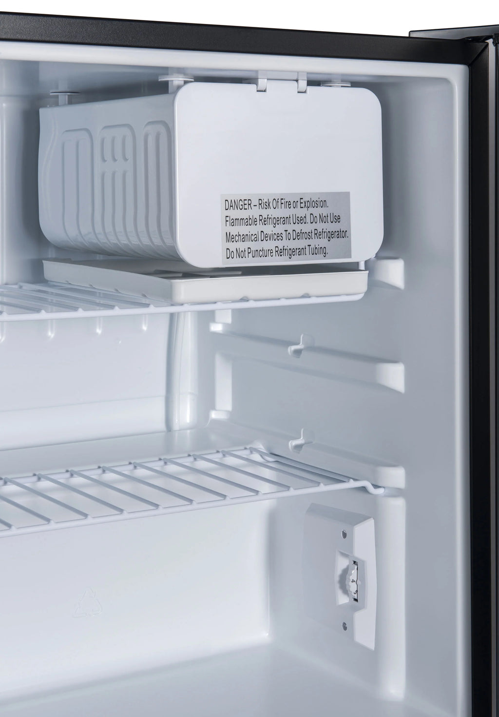 Black 2.7 Cu ft Single Door Mini Fridge Q7848